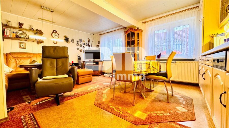 Solides Fachwerkhaus mit Nebengebäude in idyllischer Lage mit Garten und Garage - OG Wohn / Esszimmer / Offene Küche